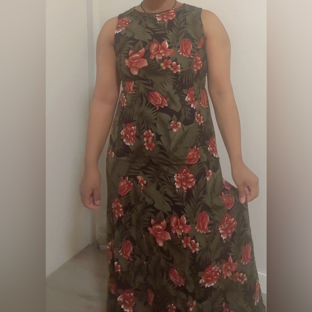 Vintage Jessica Dress with Floral Design and beautiful back keyholes